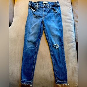 Levi’s stretchy 711 skinny ankle jeans